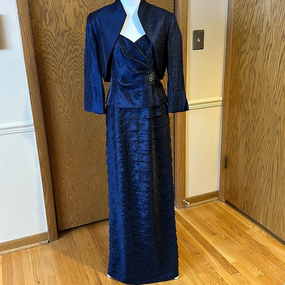 Blue Jessica Howard long dress size 8.